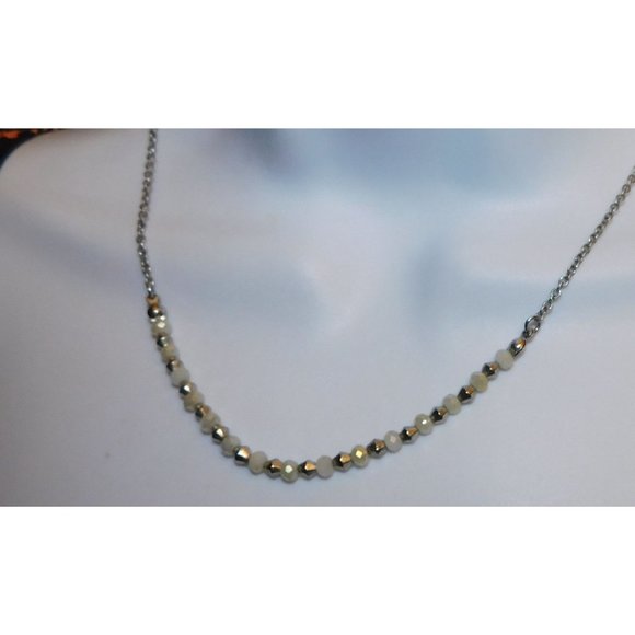 Elegant Beaded Necklace in Silver and Cream - Picture 4 of 4